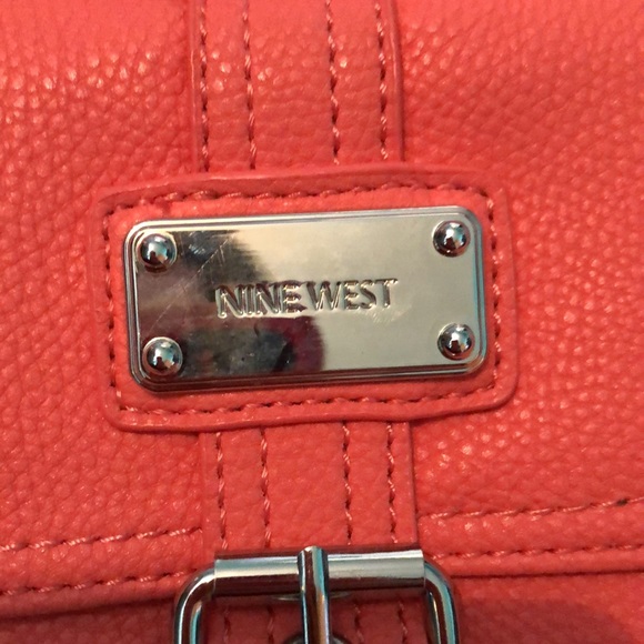 Pink coral crossbody purse - Picture 3 of 5